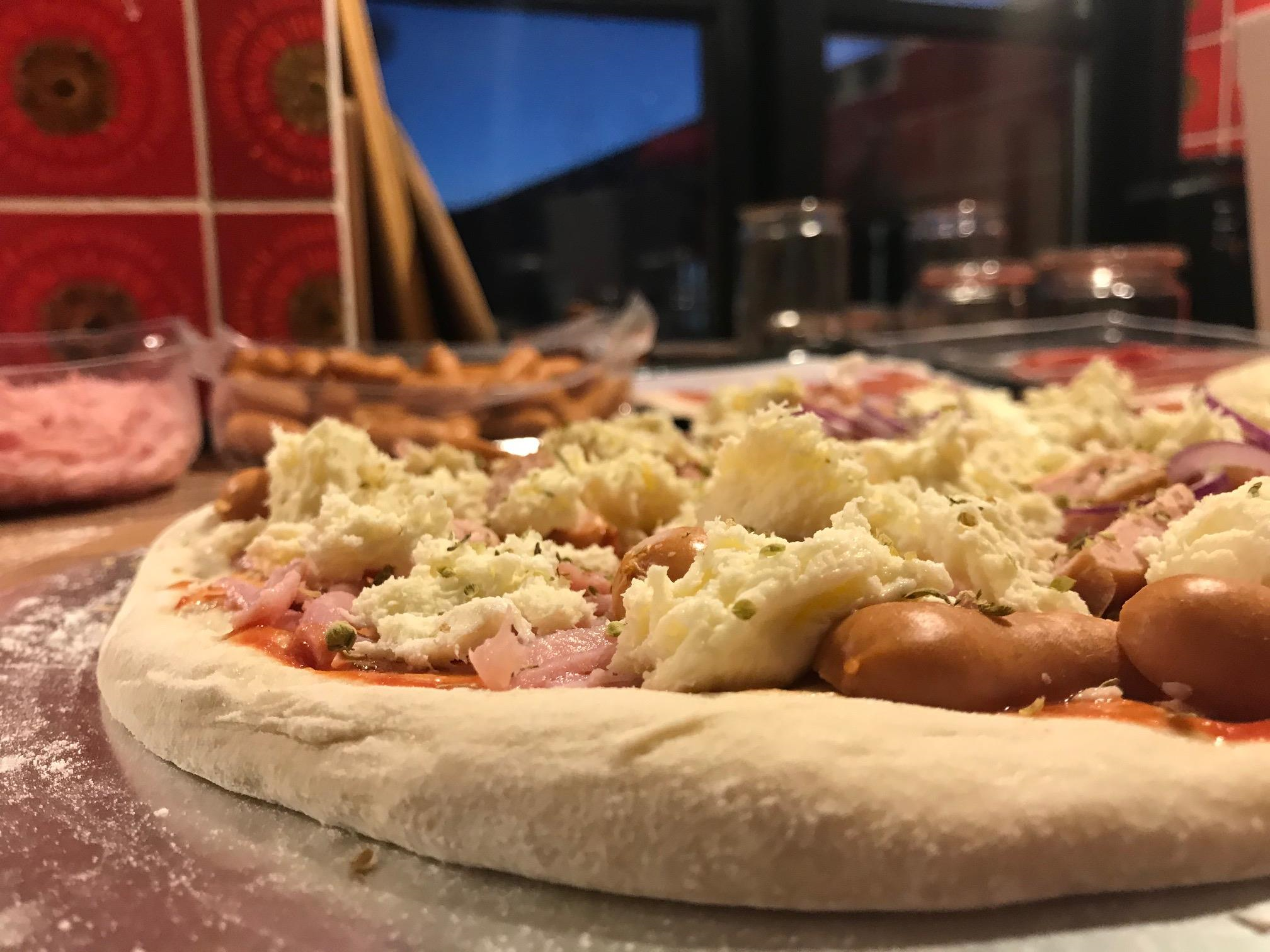 Koldhævet pizza